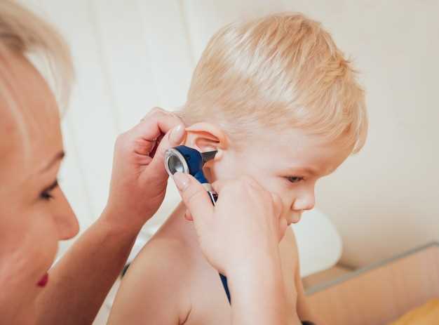 Как правильно запасть капли в уши при отите