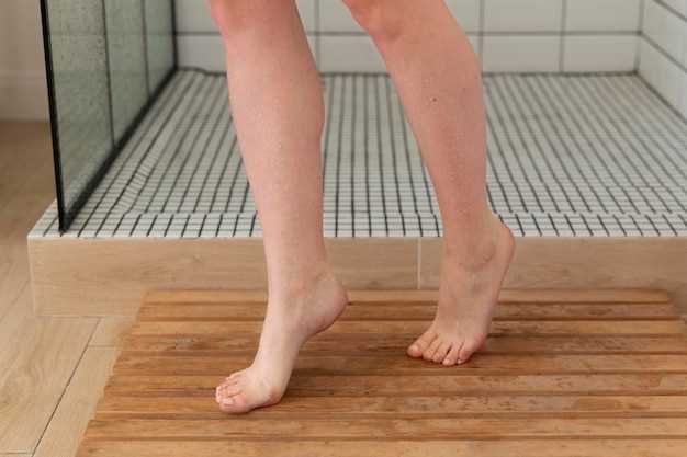 Причины вытикания жидкости из ног и возможные осложнения